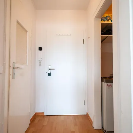 Fantawo - City-studio Hell Und Modern Mit Netflix *