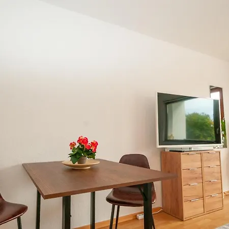 Fantawo - City-studio Hell Und Modern Mit Netflix
